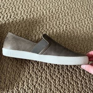 Frye women’s Dylan slip on shoes 7.5